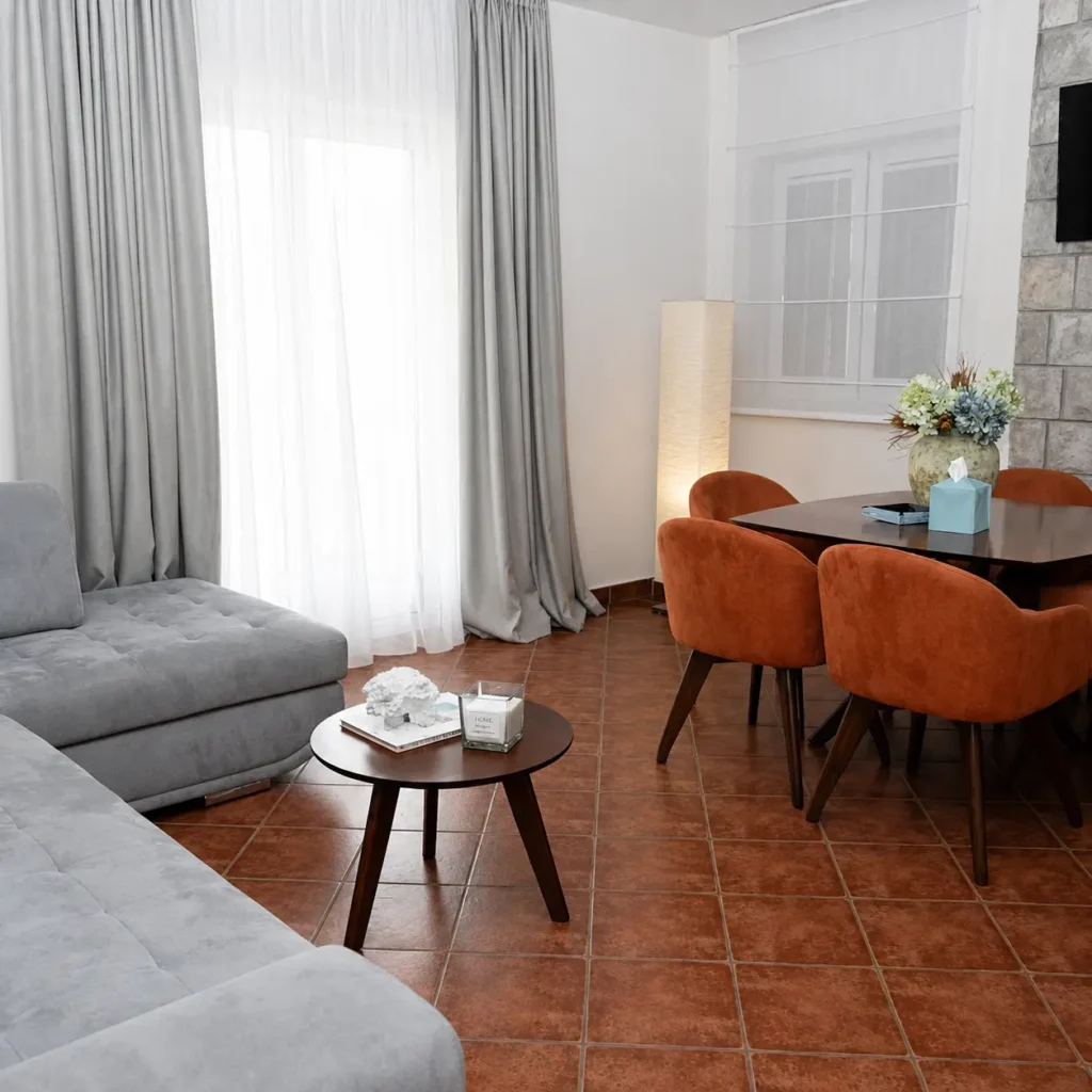 apartman sa terasom i pogledom na more