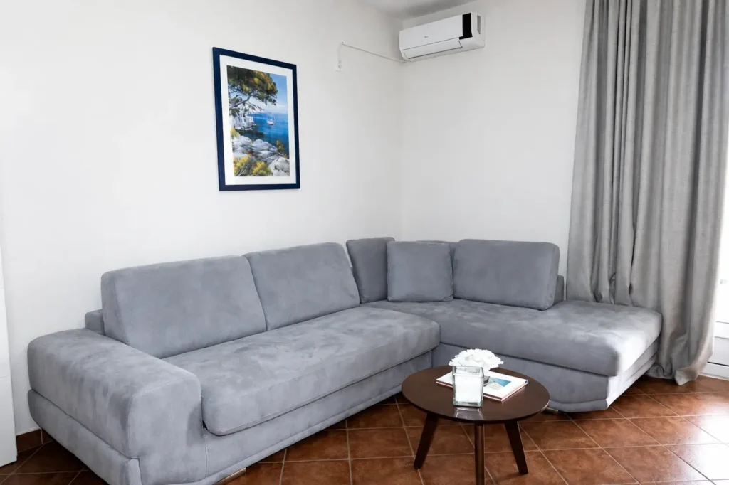 apartman sa terasom i pogledom na more