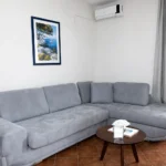 apartman sa terasom i pogledom na more
