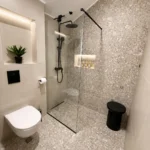 Moderan apartman sa pogledom na bazen sa luksuznim kupatilom